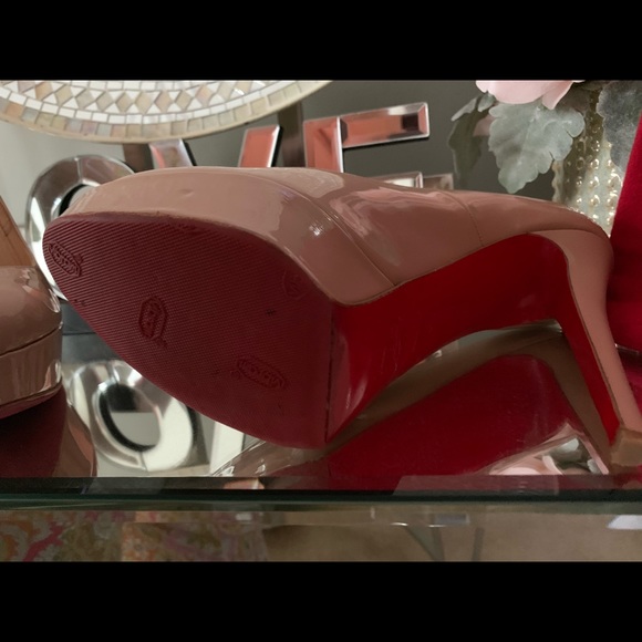 Christian Louboutin - Picture 3 of 4
